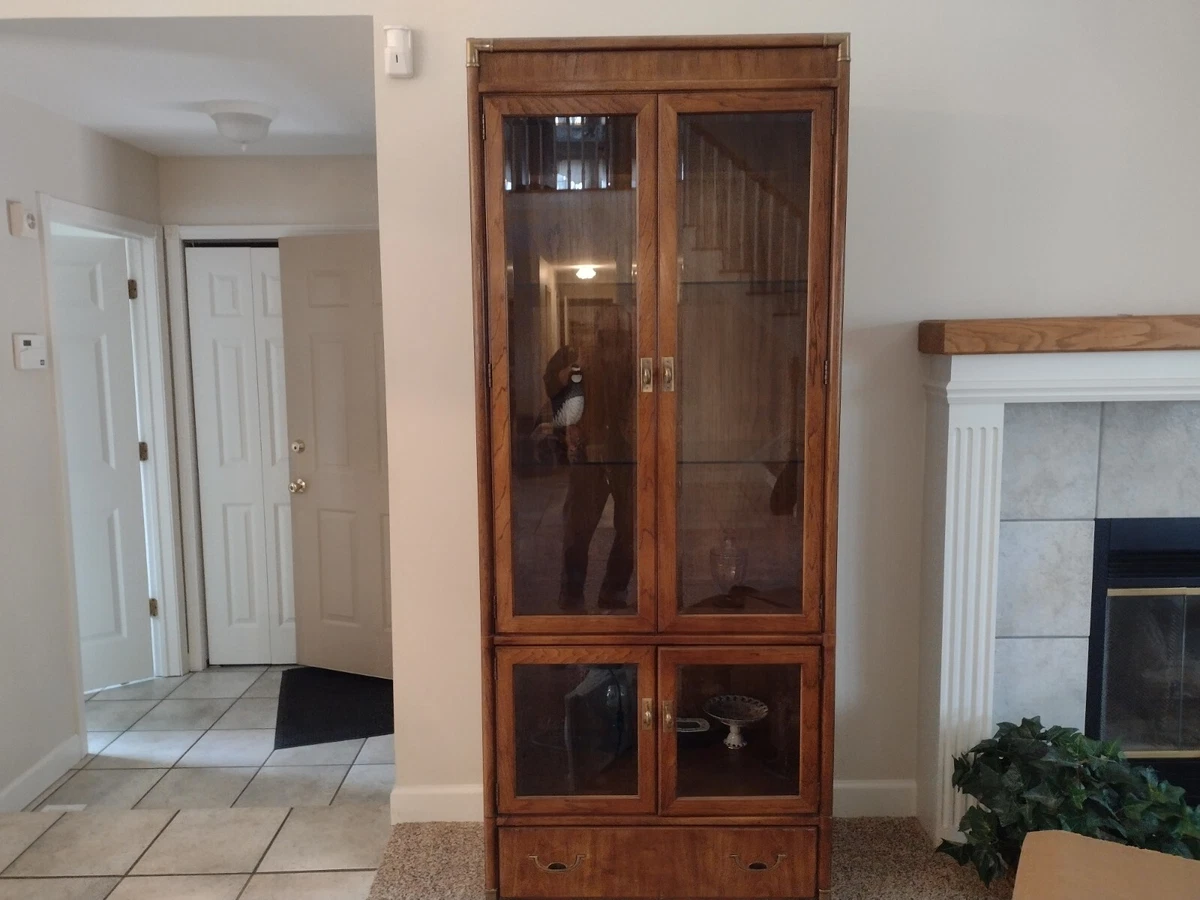 DREXEL HERITAGE Illuminated Cabinet Curio China Hutch
