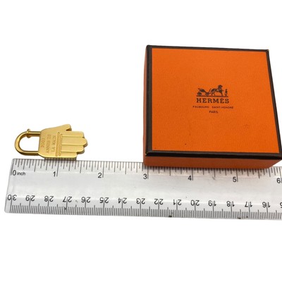 HERMES 2002 ANNEE DE LA MAIN 錠 HERMES 2002 ANNEE DE LA MAIN 錠 - メルカリ
