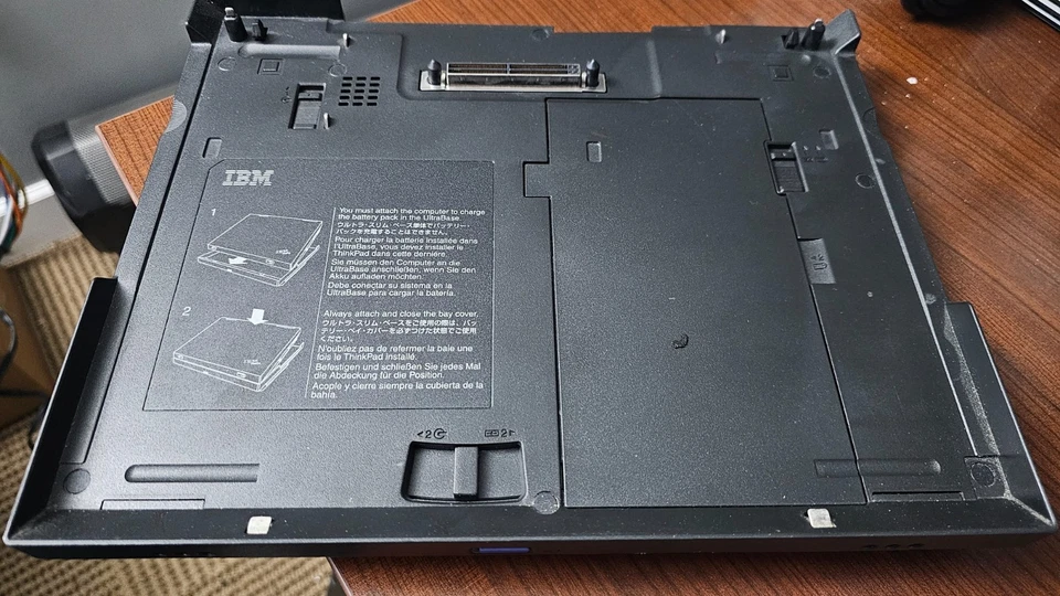 Portátil IBM ThinkPad 570 13" Intel Pentium II con estación de acoplamiento Foto 4 de 4