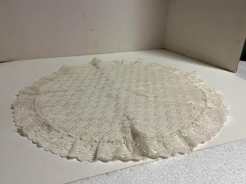 Vintage Round Quilted Fabric Ruffled Lace Border Table Placemat. 17” Diameter