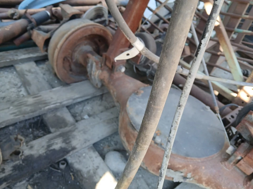 Camión Dodge D 600 maniquí trasero de 10 ruedas ejes traseros dobles sin trozo Foto 2 de 4