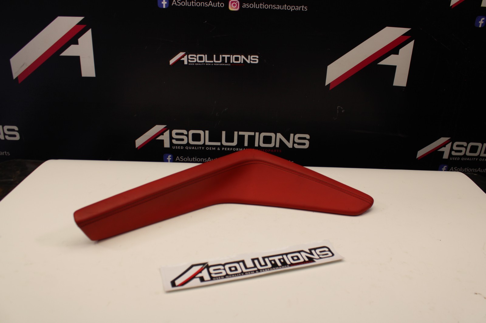 Lamborghini Huracan LH Front Door Insert Trim Panel Arm Rest Red 4T0867165B HN7