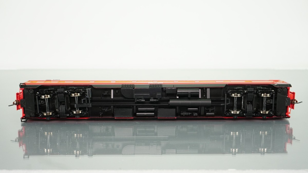 Athearn Genesis 77' Pullman Chair Car Southern Pacific HO Athearn Genesis 77' Pullman Chair Car Southern Pacific HO