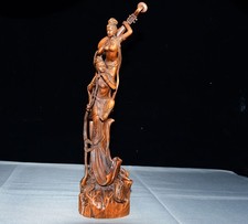 Exquisite Small Leaf Boxwood Flying Beauty Ornament