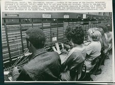 1972 Oakland California Pacific Telephone Overseas Office Wirephoto 7X9 Vintage