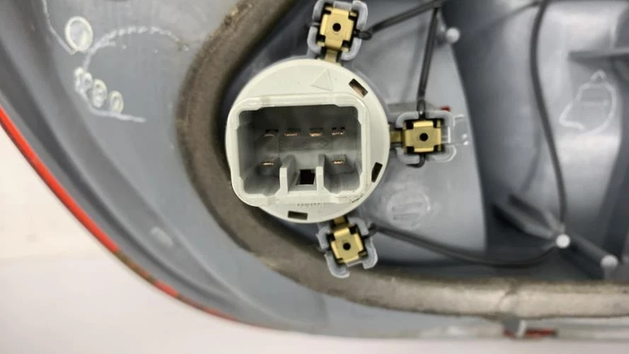 Feu arriere principal droit (feux) TOYOTA YARIS 1 PHASE 1 8155052130 - Photo 2/4