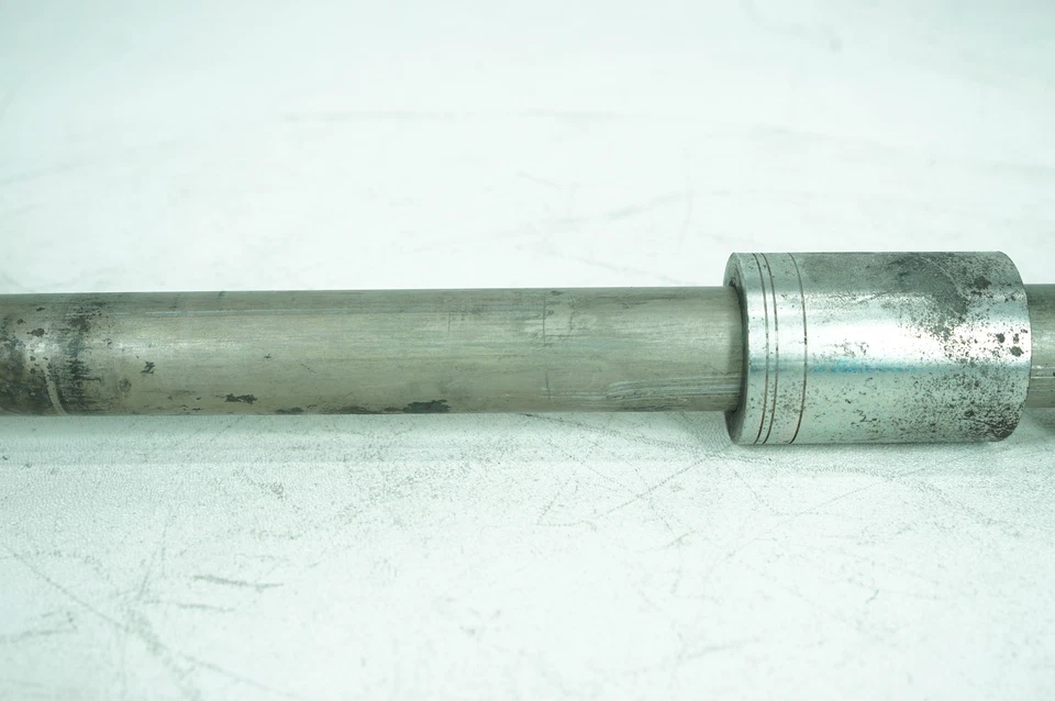 Harley Dyna FXDC 2011 Super Glide personalizada OEM eje de rueda trasera eje de perno 47641-06 Foto 4 de 4