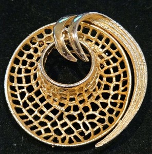 Authentic Classic CORO Gold Plated Circular Brooch with Open Wirk Filigree