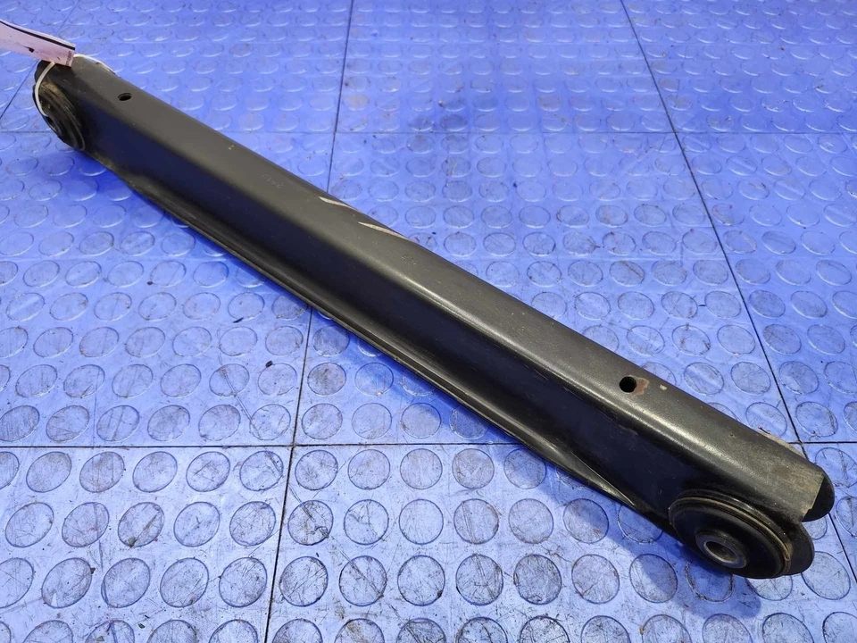 Brazo de control inferior trasero izquierdo o derecho Chevy Tahoe 2011-2020 OEM 22868629 Foto 3 de 4