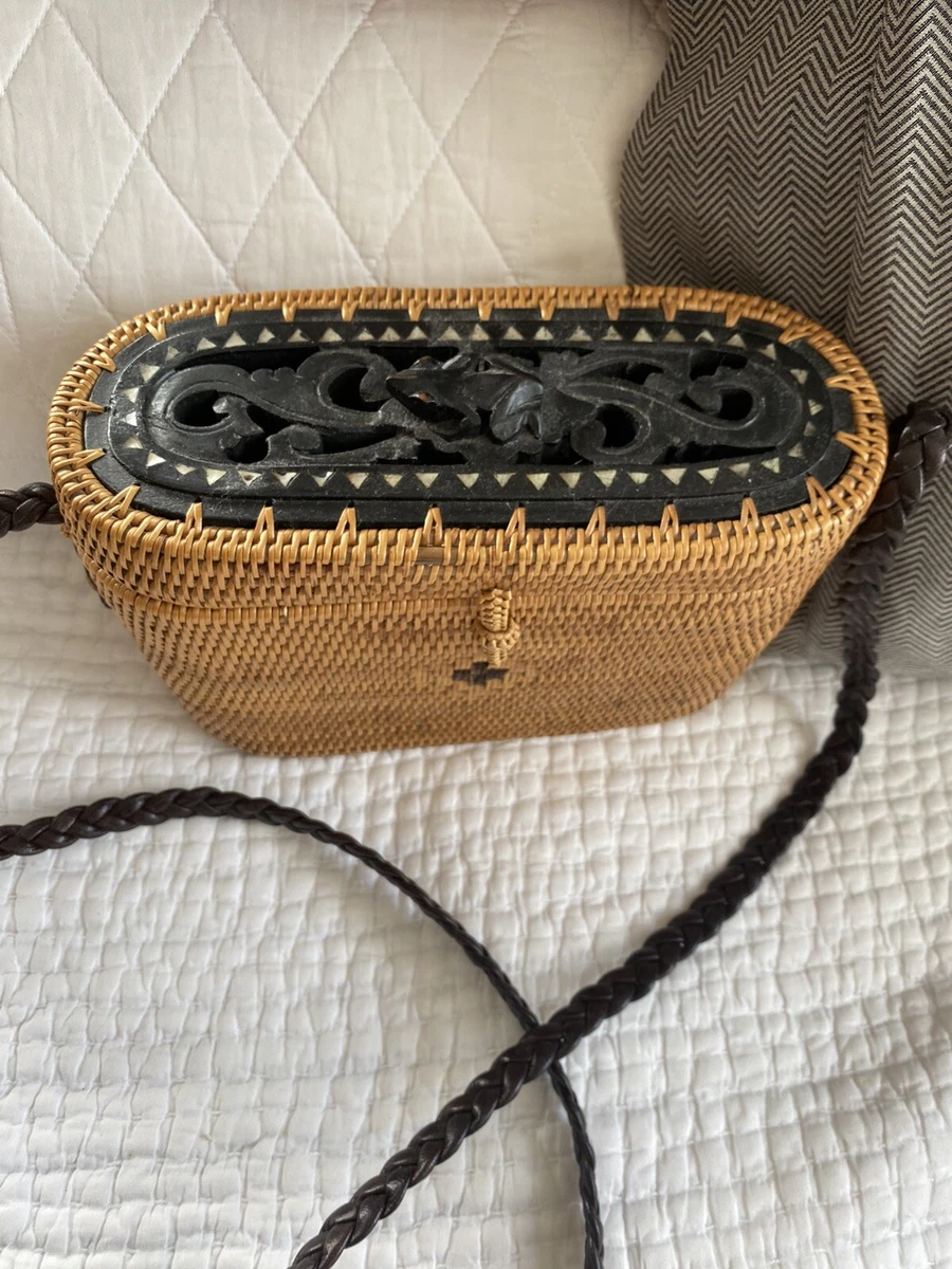 Vintage Carved Frog Basket Lidded Purse Unsigned Woven Wicker