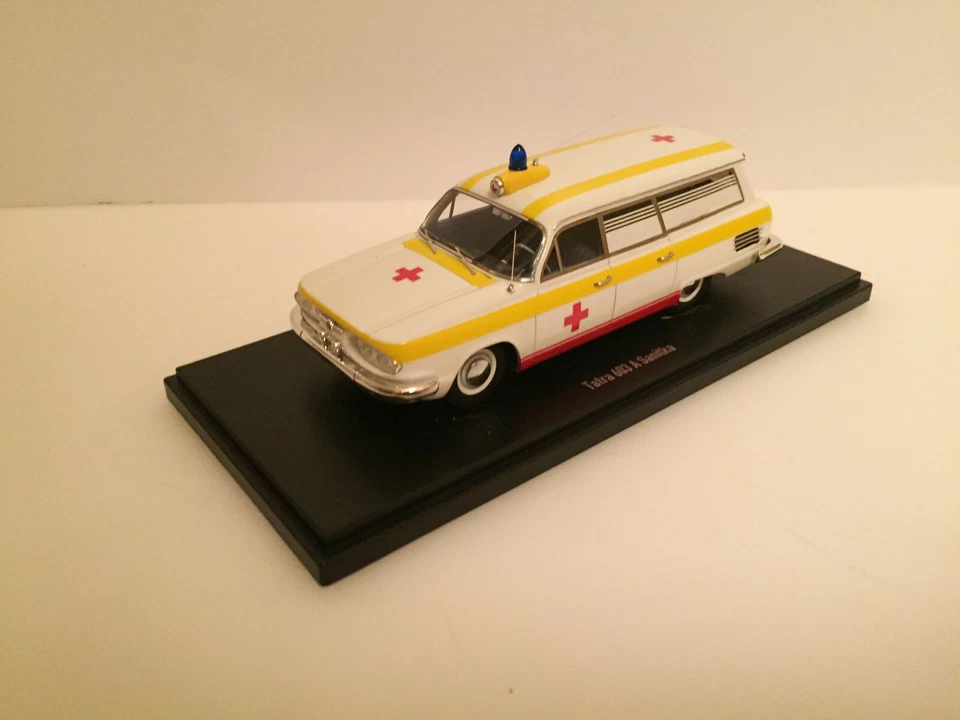 1/43 Autocult 1962 Tatra 603 A Sanitka ambulance LE 333 pcs - Image 3 of 4