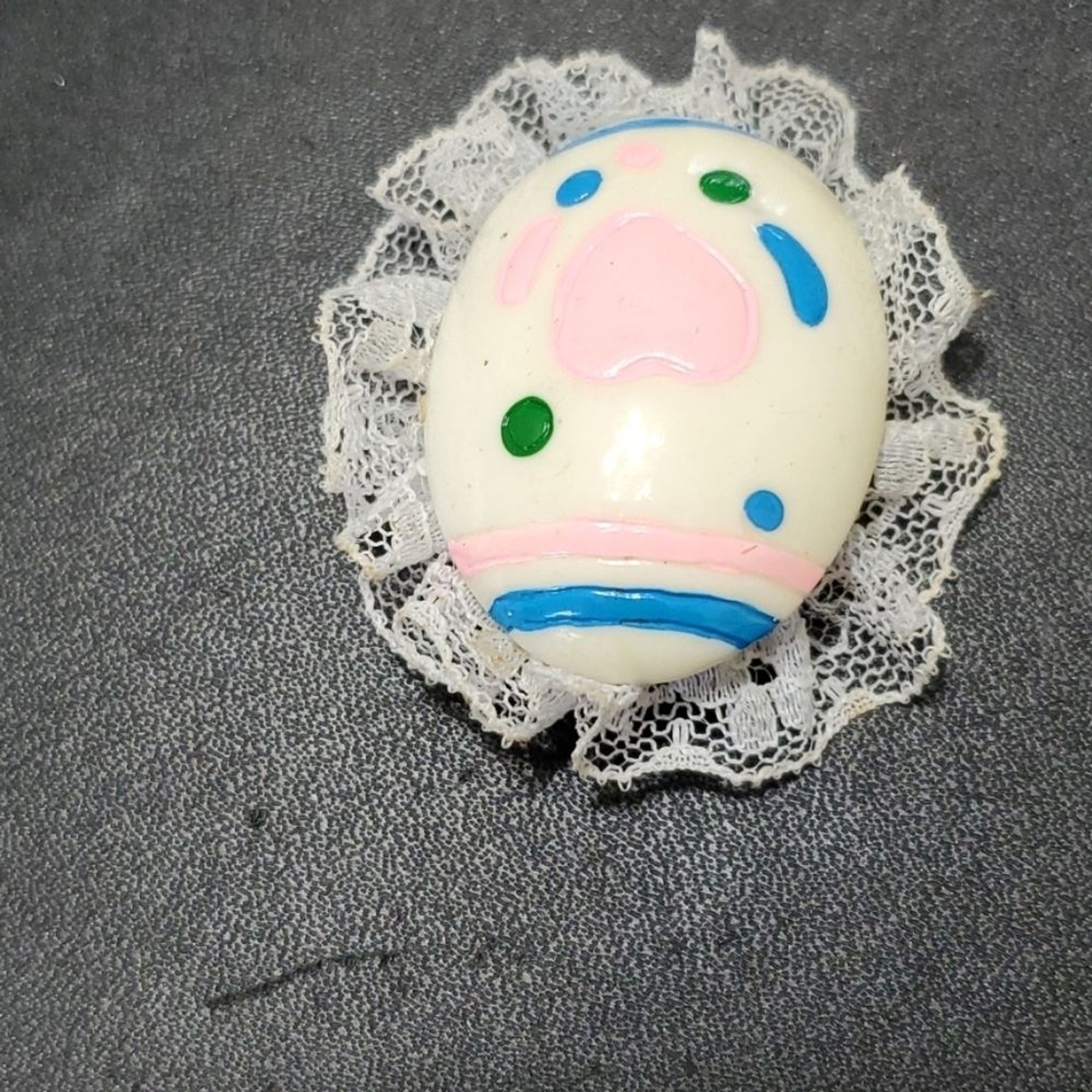 Frilly Easter egg brooch - image 4