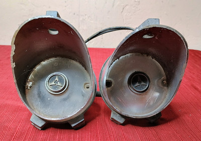 68-69 MOPAR DODGE CHARGER FRONT VALANCE PARKING TURN SIGNAL LIGHTS HOUSINGS LENS