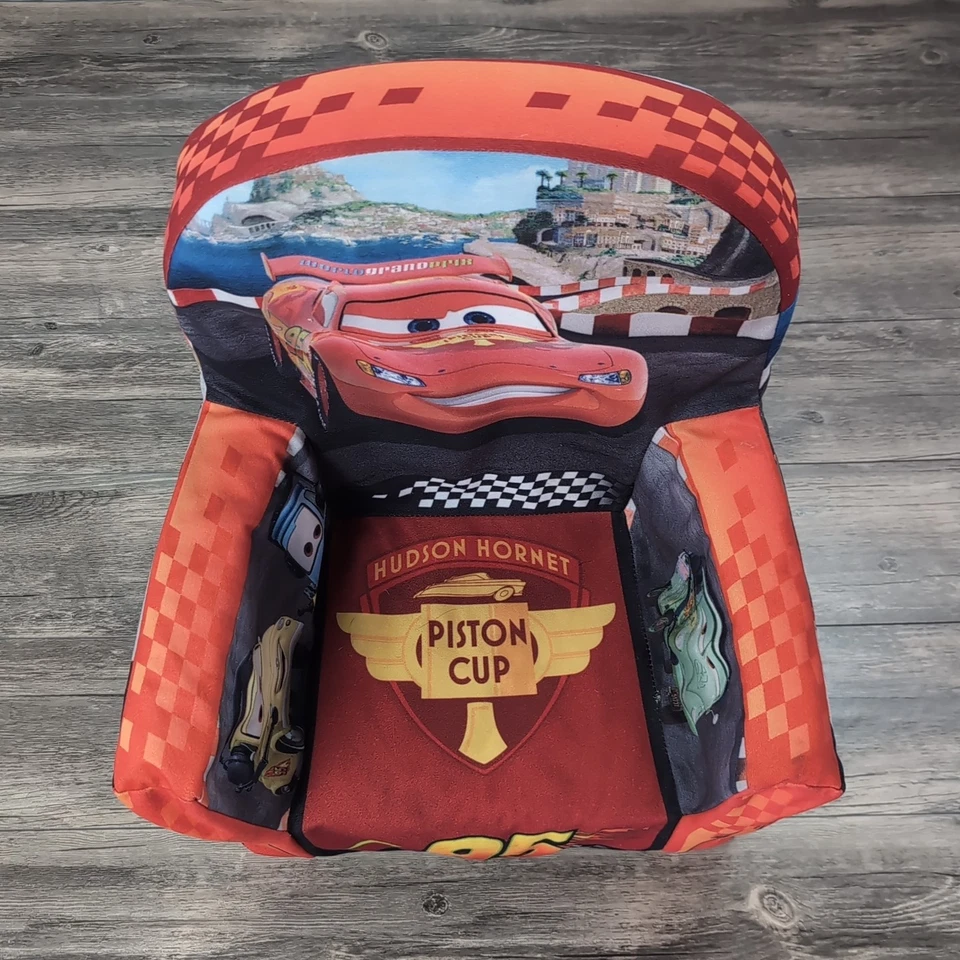 Silla para niños pequeños de espuma de felpa Lightning McQueen de Disney Cars retirada RARA roja Pixar Foto 2 de 4