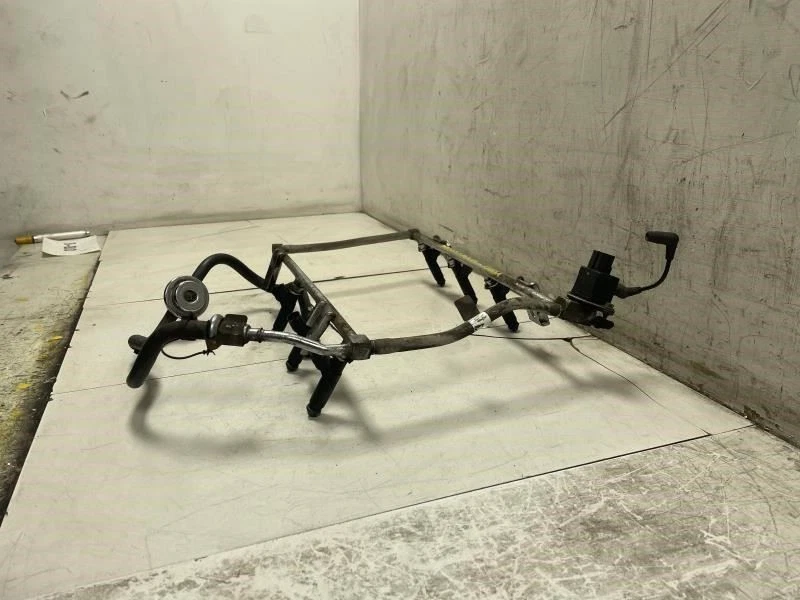 2002 FORD MUSTANG 6 CYL INJECTOR RAIL w/ INJECTORS OEM+ - Image 4 of 4