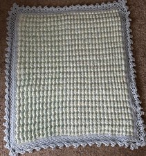 BEAUTIFUL NEW HANDMADE CROCHET BABY BLANKET/AFGHAN 34  X 38  Blue Green White