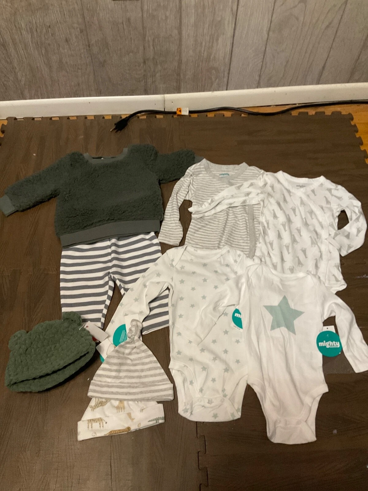 Baby Clothes lot. Boy 9 months. baby accessories. Green, gray, star. 9pieces.