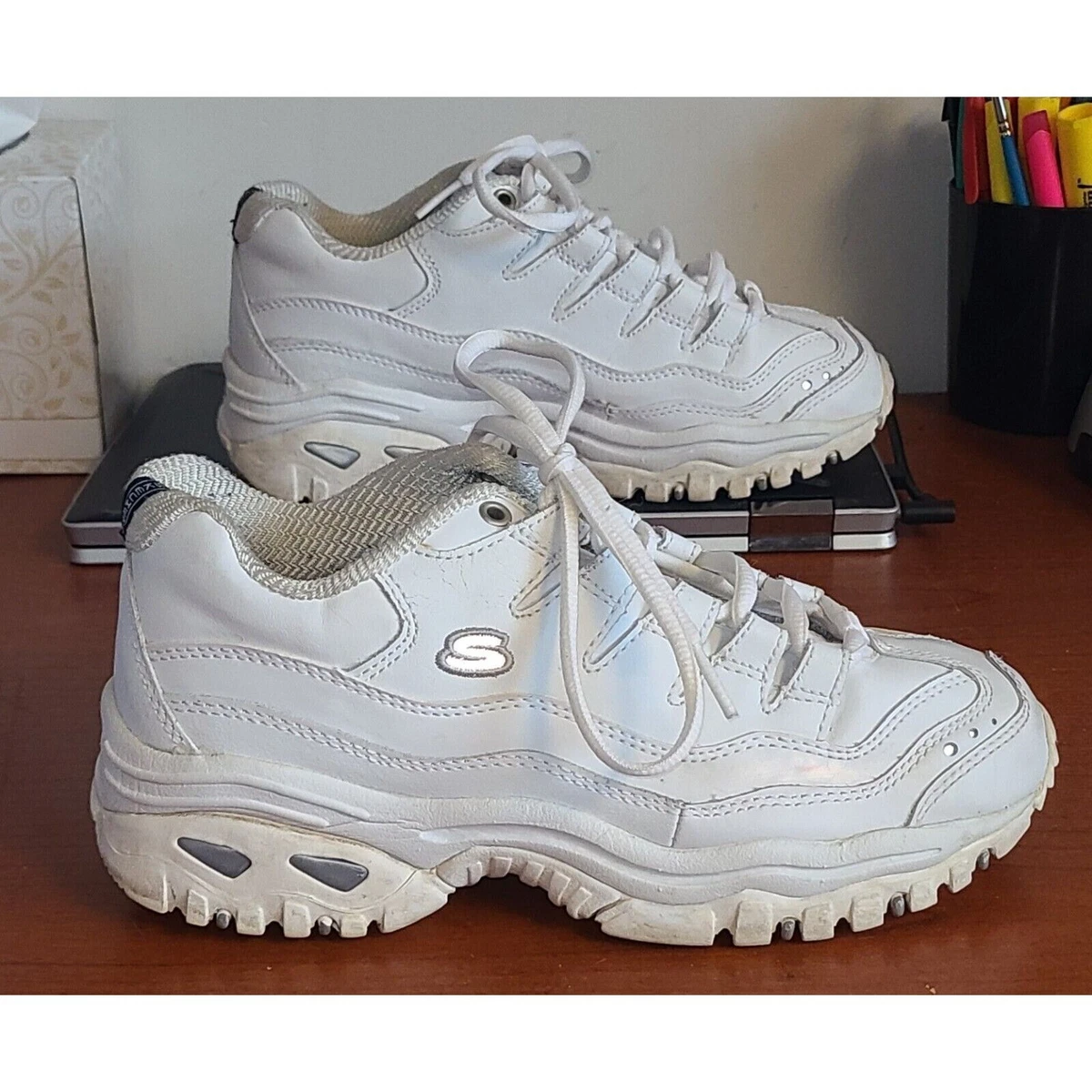 SKECHERS SPORT SHOES WOMEN'S SIZE 7.5 White Lace-Up Sneakers