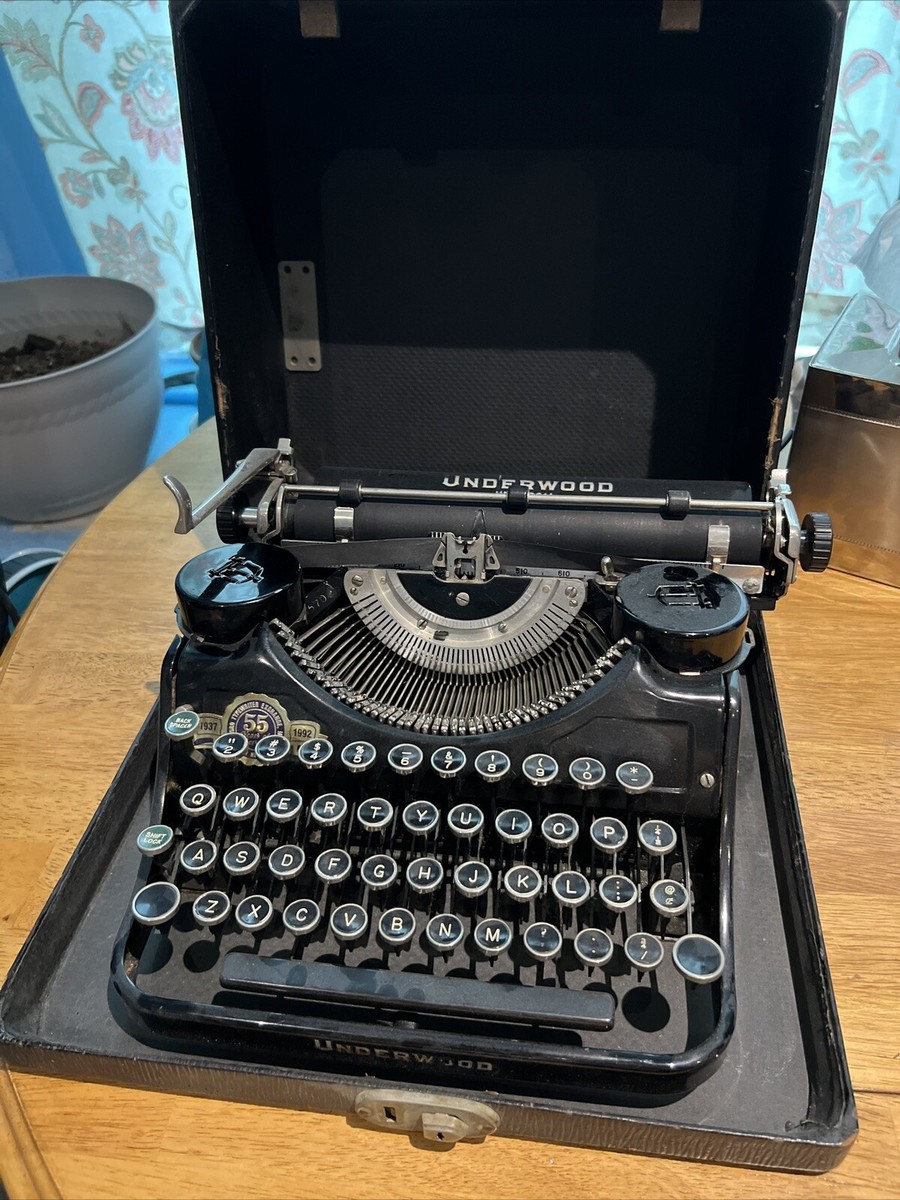 Underwood Universal タイプライター Typewriter Profile: The Underwood Universal - YouTube