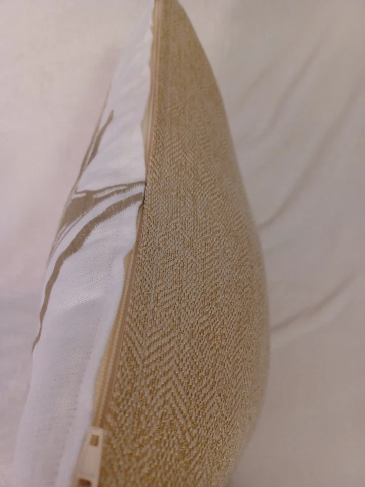 Almohada de lino bordada dorada/blanca hecha a mano VILLA ROMO Akoko Milli Herb Foto 4 de 4