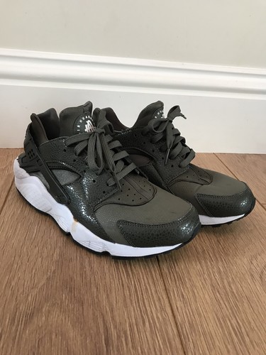 nike air huarache khaki green trainers size 8