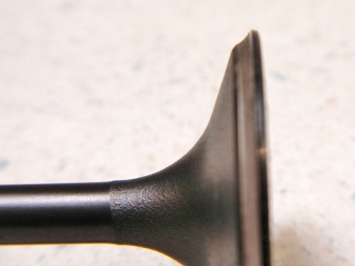 92 SUZUKI QUADRUNNER LT230E INTAKE VALVE - Bild 5 von 6