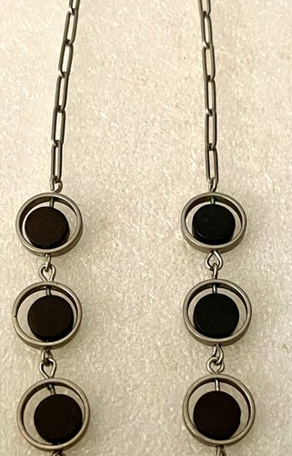 Collar modernista escandinavo retro redondo de teca dentro de círculos de metal - Imagen 2 de 2