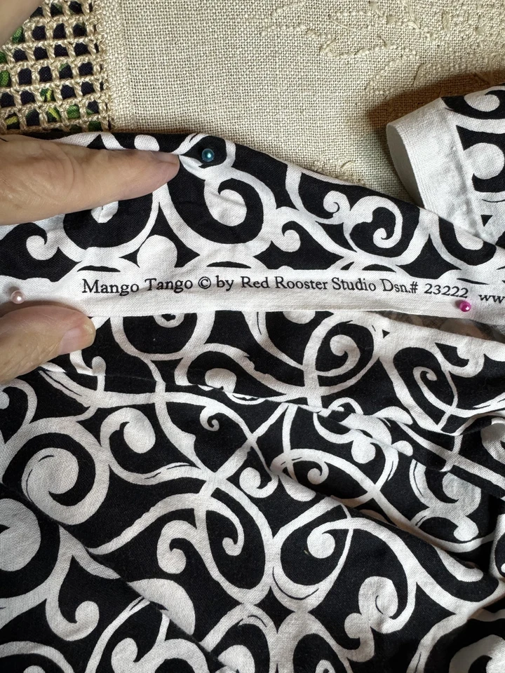 Red Rooster Studios Fabric “Mango Tango” 3 码 黑色 白色 42 英寸 宽 复古 — 第 3/3 张图片