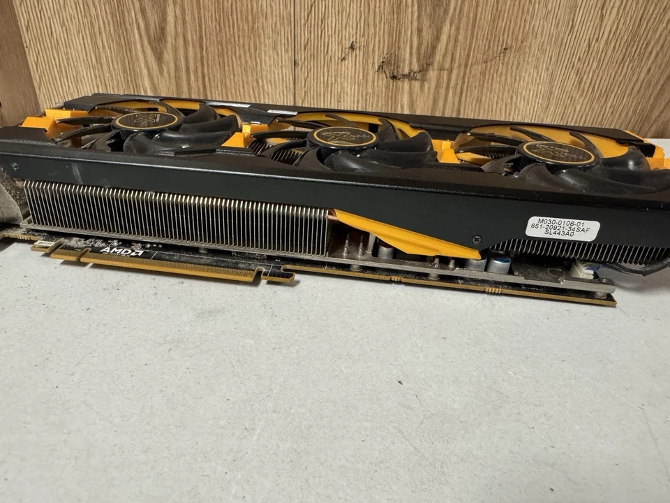 Sapphire AMD Radeon Tri-X R9-290X OC 4GB GDDR5 Video Graphics Card GPU 11226-00 - Image 3 of 4