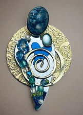 LizTech 2010 Signed Artisan Brooch Gold Tone Mirror Beads Woman Heart Swirl 2"