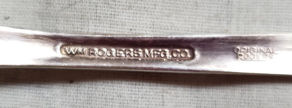 Wm. Tenedor para servir carne y cuchara de bayas Rogers plateado "exquisito" 9" de colección años 40 Foto 3 de 4