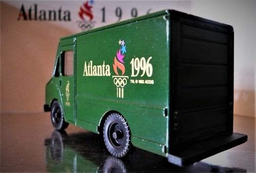 Lledo Diecast Atlanta 1996 Olympiade. Lieferwagen mit Vitrine. NEU! - Bild 3 von 5