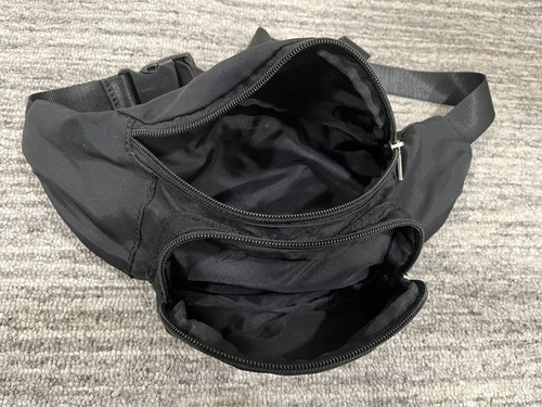 FILA Fanny Pack Classic Black 3 Pocket Waist Wallet Bum Bag Great Condition - Picture 5 of 9