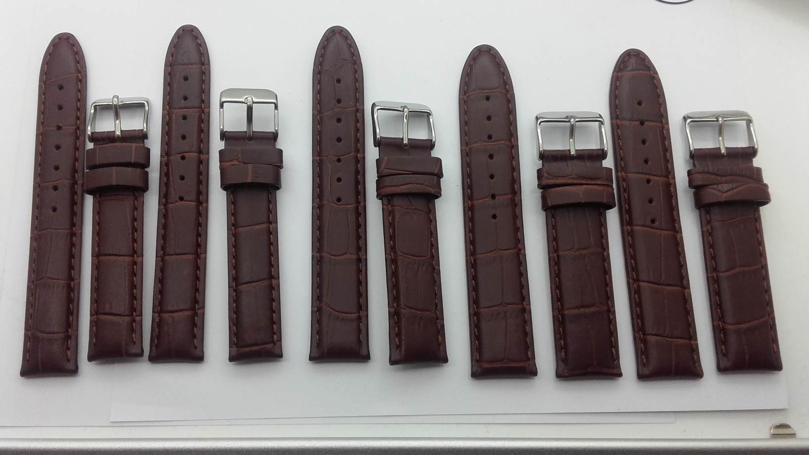 Bracelets en cuir marron alligator 16mm-20mm pour vos montres vintage et chic