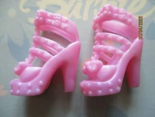 BARBIE DOLL / PAIR OF SHOES: BOOTS, PUMPS ....... (115)