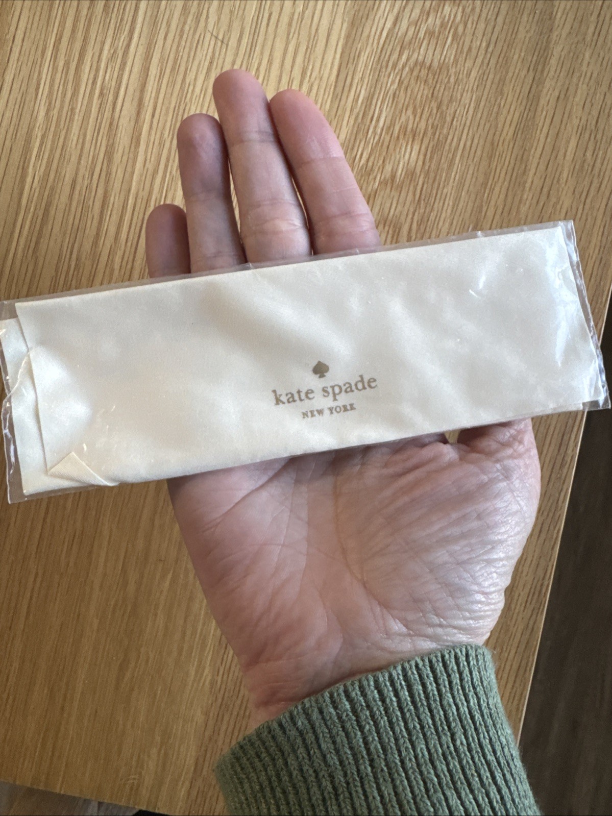 New in Package Kate Spade NY Eyeglass Glasses Sunglasses Cleaner Cloth Sealed thumbnail 6