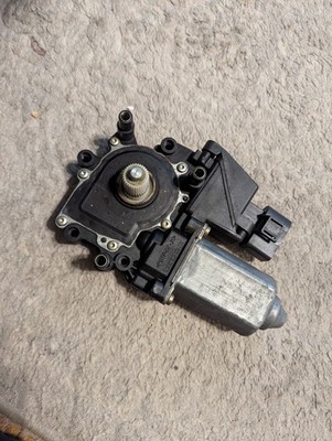 Audi A4 S4 B5 8D Window Lift Motor Front Right 8D0959802D Glass Lifter