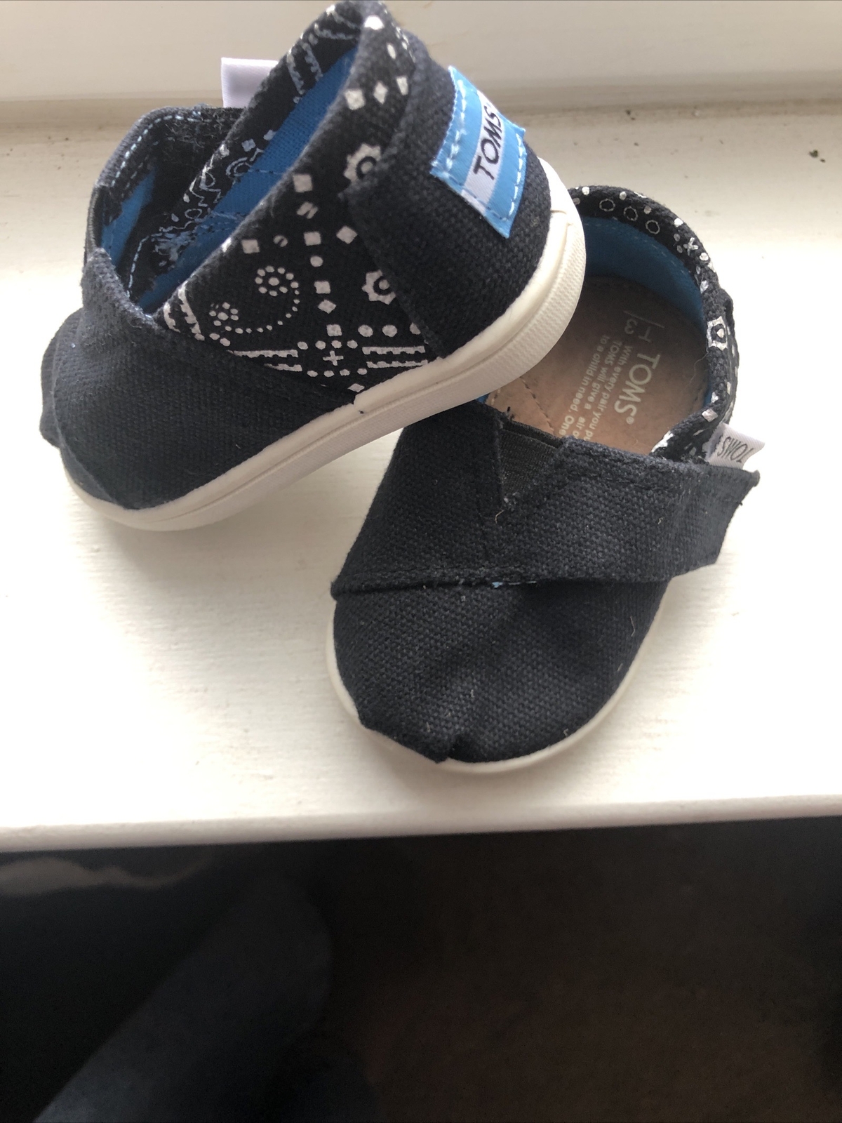 Black Tiny Classics Canvas Fabric Girl Or Boy Print Size 3t