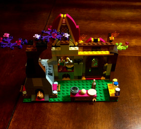 LEGO ELVES: Azari and the Magical Bakery (41074) w/manual 100% complete