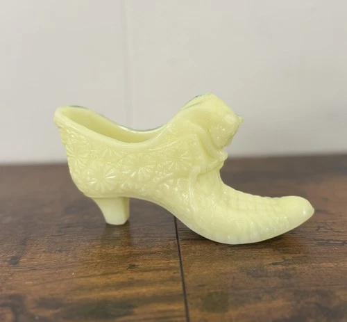 Vintage Fenton Uranium Custard Glass Shoe – Daisy & Button Cat Head Pattern