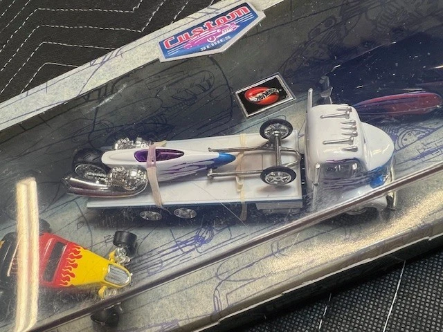 100% Hot Wheels Box Collectibles "Designer Dreamz 2" 4 Car Set Flat Bed Sealed! - Image 4 of 4