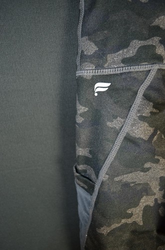 Fabletics On-The-Go High Waisted Capri Camo Size XXS - Picture 3 of 5