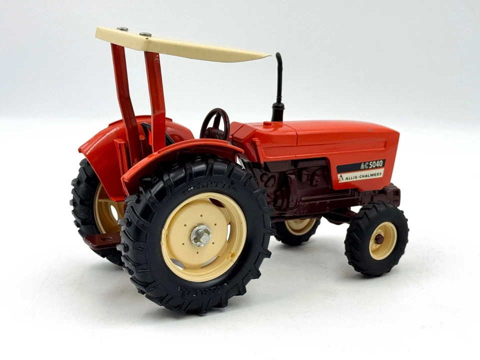 1/16 Allis Chalmers 5040 Custom Tractor w/ FWA and ROPS - Image 4 of 4