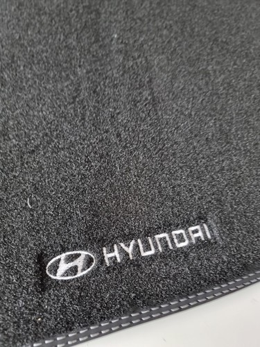 Genuine Hyundai Kona Floor Mats Set 2023-on Red Stitch | BE143ADE10 - Picture 4 of 5