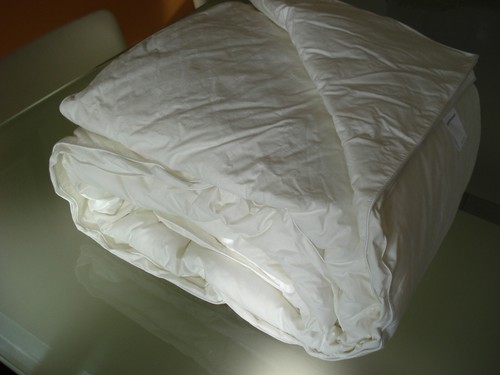 New Sheridan King size White Quilt/Doona 240cm X 210cm - Excellent Quality - Picture 2 of 5
