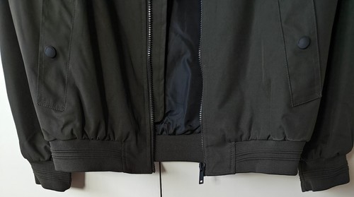 BRAVE SOUL leichte klassische Herrenjacke/Blouson mit Reißverschluss. Farbe Khaki, Größe M - Bild 6 von 15