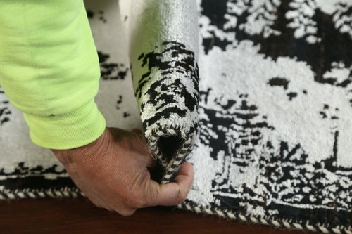 Wool/ Silk BLACK & SILVER Distressed Look Area Rug Hand-knotted Floral 6x9 ft. - Picture 11 of 12