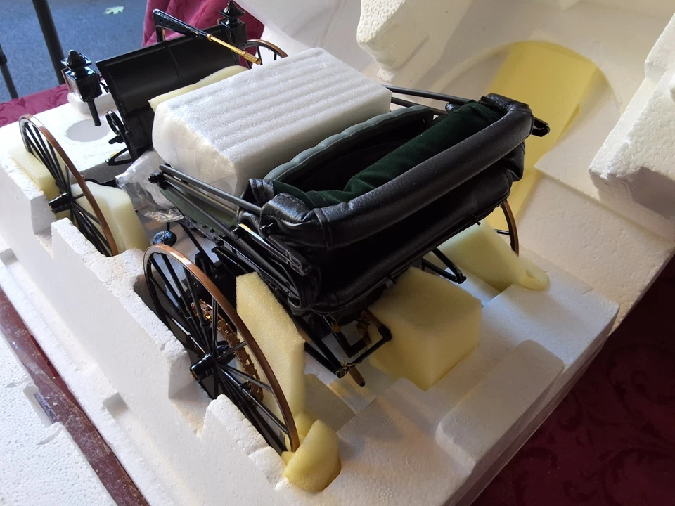 Franklin Mint 1:8 Scale 1893 Duryea First Horseless Carriage Car. NIB - Image 4 of 4