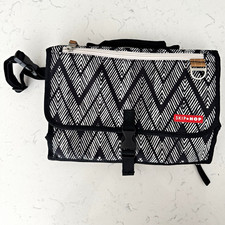Skip Hop Portable Padded Baby Changing Pad Clutch Black/White Geometric