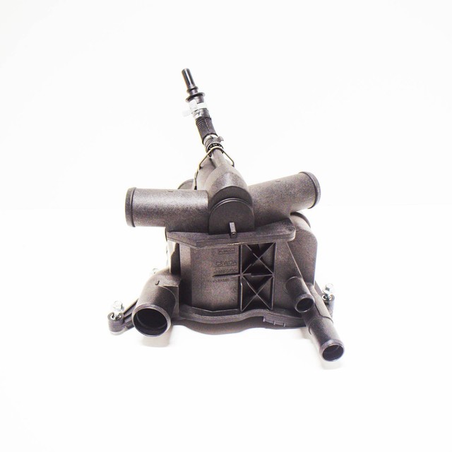 Land Rover Tdv8 Genuine Thermostat Housing LR004318 for sale online eBay